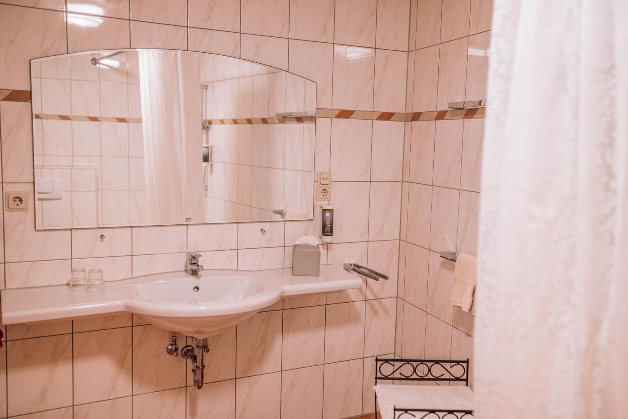 Hotel Schmidtburger Hof Weiler bei Monzingen Habitación foto